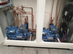 步入式老化試驗室運行時壓縮機發(fā)燙是正常的嗎？